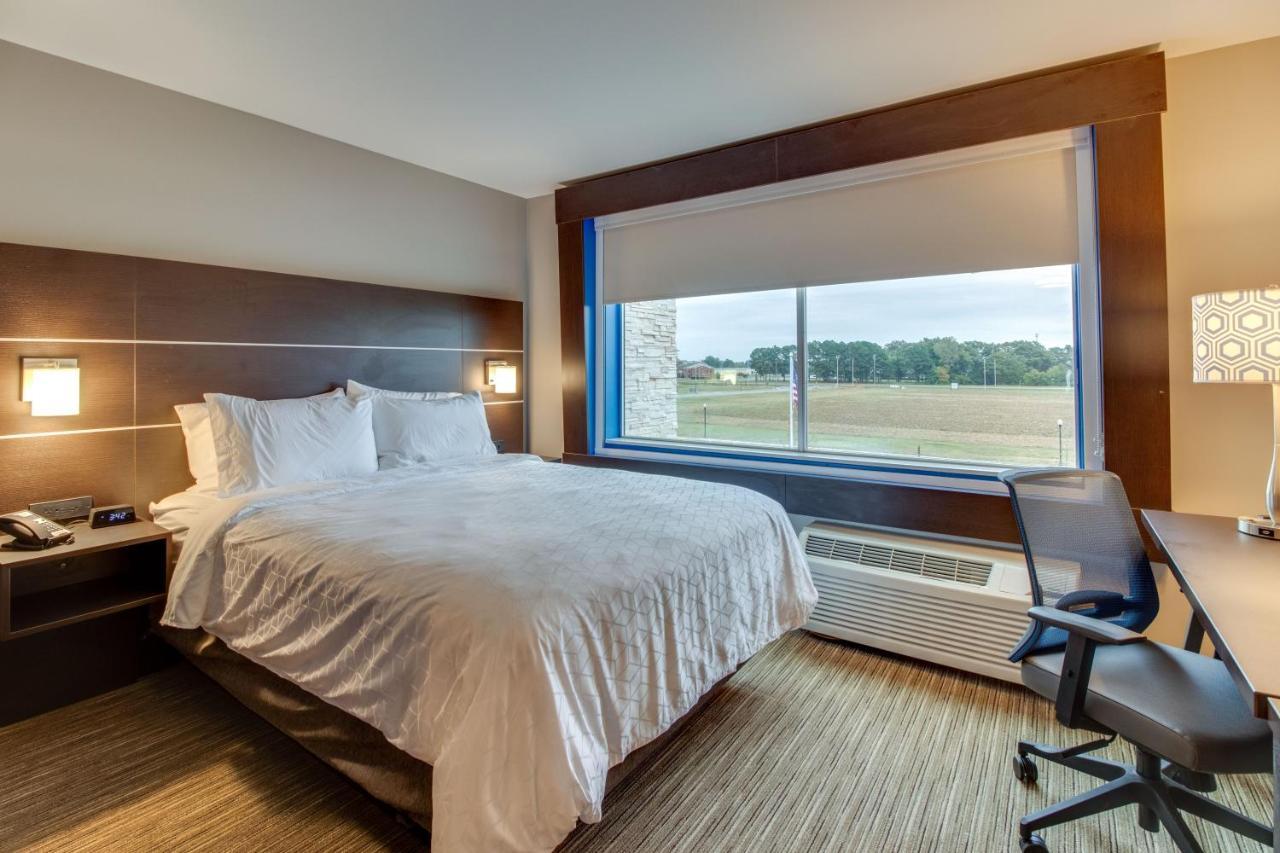 Holiday Inn Express & Suites - Union City By Ihg Exterior photo
