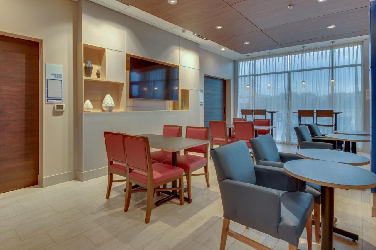 Holiday Inn Express & Suites - Union City By Ihg Exterior photo